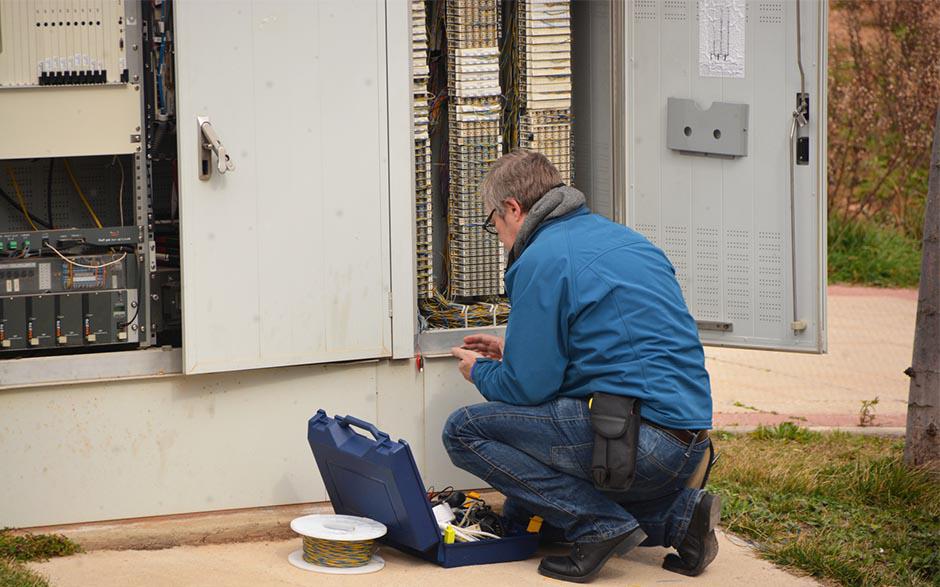 technicien électricien Plaisir