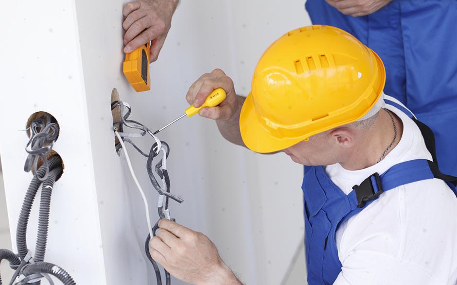 technicien électricien Plaisir